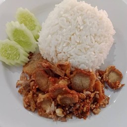 หมูกรอบทอดกระเทียมราดข้าว