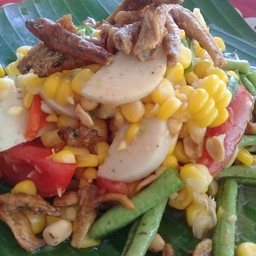 ตำข้าวโพดหมูยอ