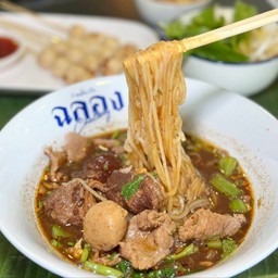 ก๋วยเตี๋ยวน้ำตกหมูคุโรบุตะ