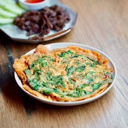 ไข่เจียว กะเพรา โหระพา พริกสด (3 ฟอง)