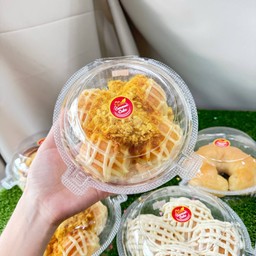 ขนมปังหมูหยองมายองเนส (Flossy Pork Buns with Mayonnaise)