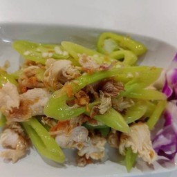 ไก่ผัดพริกหยวก