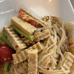 ตำเส้นเล็กหมูยอ