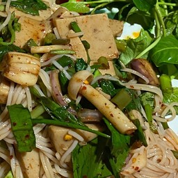 ขนมปังปิ้ง ชาไทย บ้านยักษ์จิ๋ว