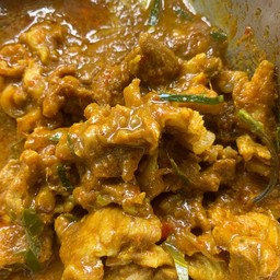 ผัดเผ็ดขาหมูสไลด์