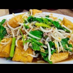 ผัดถั่วงอกเต้าหู้หมูสับ ราดข้าว