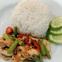 พริกแกงไก่ราดข้าว