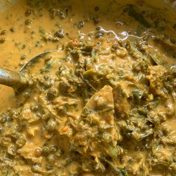 แกงขี้เหล็กใส่เนื้อปลาทู