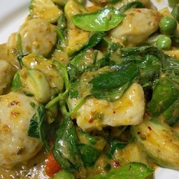 ผัดเขียวหวานลูกชิ้นปลากราย (ผัดแห้งเป็นกับข้าว)