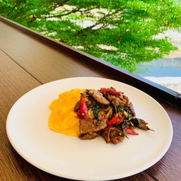 กระเพราริบอาย ไข่ข้น