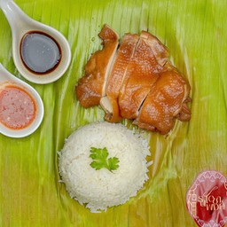 ข้าวสะโพกไก่ต้มน้ำปลา(ไม่มีกระดูก)