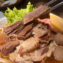 ปรุงเนื้อ กะเพรา ข้าวไข่ข้น ก๋วยเตี๋ยวเนื้อโกเบ ฮาลาล สุทธิสาร