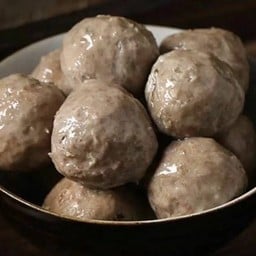 1 บาท ลูกชิ้นเนื้อ 1 ลูก (สั่งได้ 1 ที่/ออเดอร์) 牛肉丸 1 个 1 泰铢 （每人限一份）多点不送