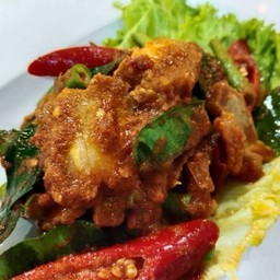 พริกแกงหมูกรอบ