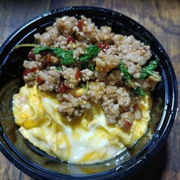 ข้าวไข่ข้น กระเพราหมูสับ