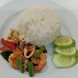 พริกแกงทะเลราดข้าว