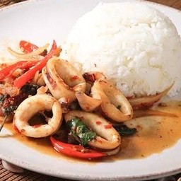 ข้าวกระเพราปลาหมึก