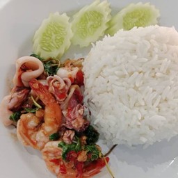 กะเพราทะเลราดข้าว