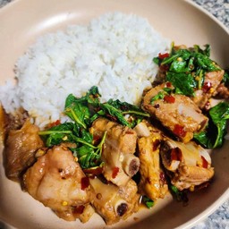 ข้าวกระเพราซี่โครงตุ๋น