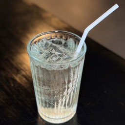 M5 นำ้ใบเตย