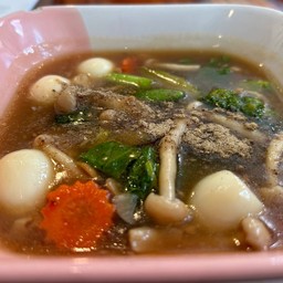 ราดหน้าไก่ไข่นกกระทา