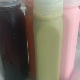 น้ำชงหลากหลายพร้อมน้ำแข็ง