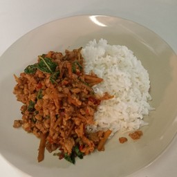 กะเพราหมูสับหน่อไม้ดอง