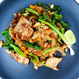เส้นใหญ่ผัดซี๋วหมู