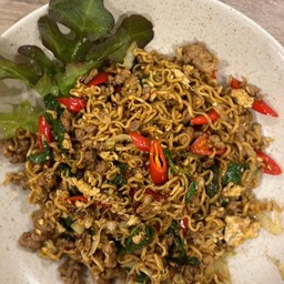 ผัดมาม่าหมูสับ