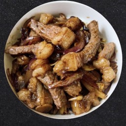 ข้าวหน้าPicanya ผัดหอมใหญ่