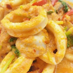 หมึกผัดไข่เค็ม