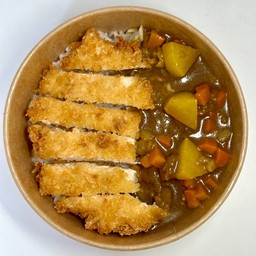 ข้าวไก่ทอดกรอบซอสแกงกะหรี่