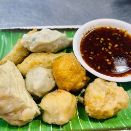 ลูกชิ้นรวมลวก