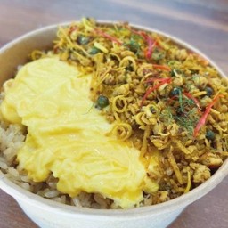 D. ข้าวไข่ข้นคั่วกลิ้งปลา