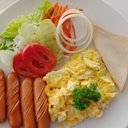 8.Scrambled eggs with cheese + sausage + ham 