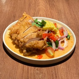 ยำไก่ทอด