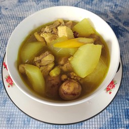 ต้มไก่ขมิ้น