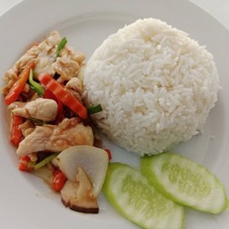 ไก่ผัดน้ำมันหอยราดข้าว