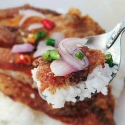 ข้าวปลาแกะ/ยำเห็ดเส้นแก้วหมูสับ