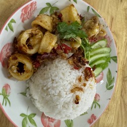 หมึกทอดพริกเกลือราดข้าว