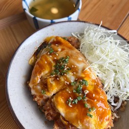 ข้าวผัดกระเทียม X หมูทอดทงคัตซึ