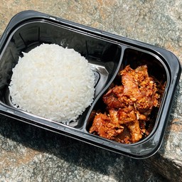 ข้าวราดหมูทอดกระเทียม