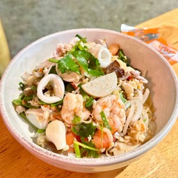 ยำมาม่ารวมมิตรทะเล