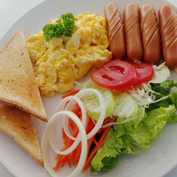 9.Scrambled egg with cheese + sausage + toast
