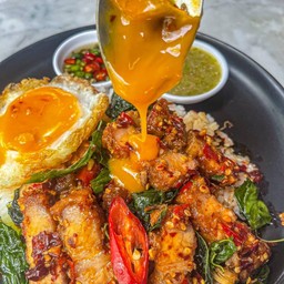 ข้าวกะเพราหมูกรอบ