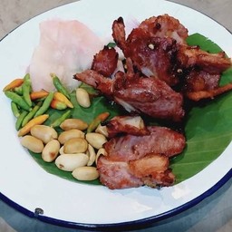 แหนมซี่โครงหมูทอด