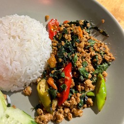 ข้าวราดกะเพราเนื้อออส (เนื้อแท้ Company B)