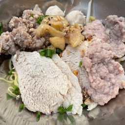 ก๋วยเตี๋ยวหมูล้วนไม่ใส่เครื่องใน
