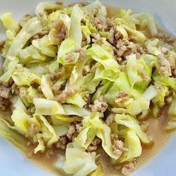 ผัดกะหล่ำใส่หมู