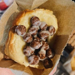 ปังไส้ทะลัก เนยนม ซีเรียลไมโล (1ชิ้น)